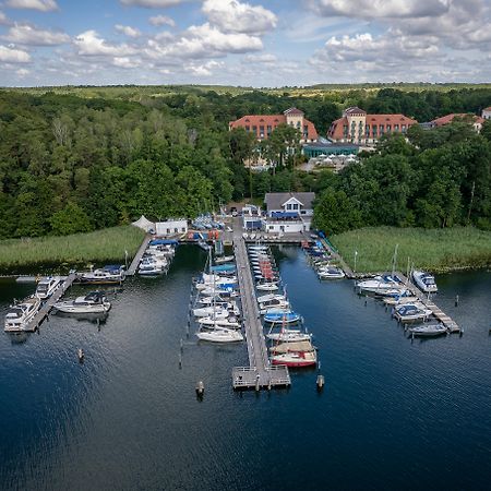 Precise Resort Bad Saarow Exteriör bild Aerial view of the marina