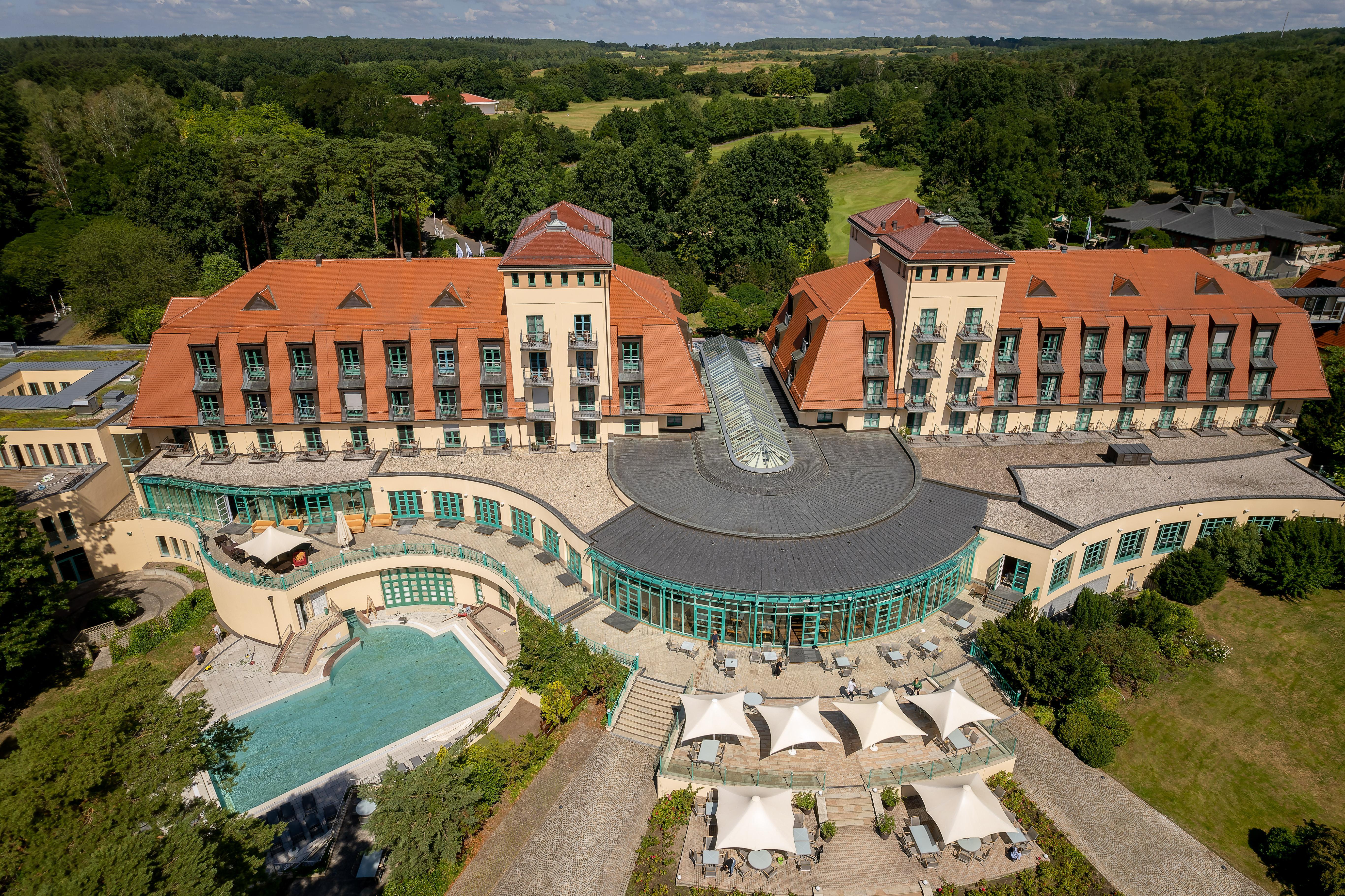 Precise Resort Bad Saarow Exteriör bild Aerial view of the hotel