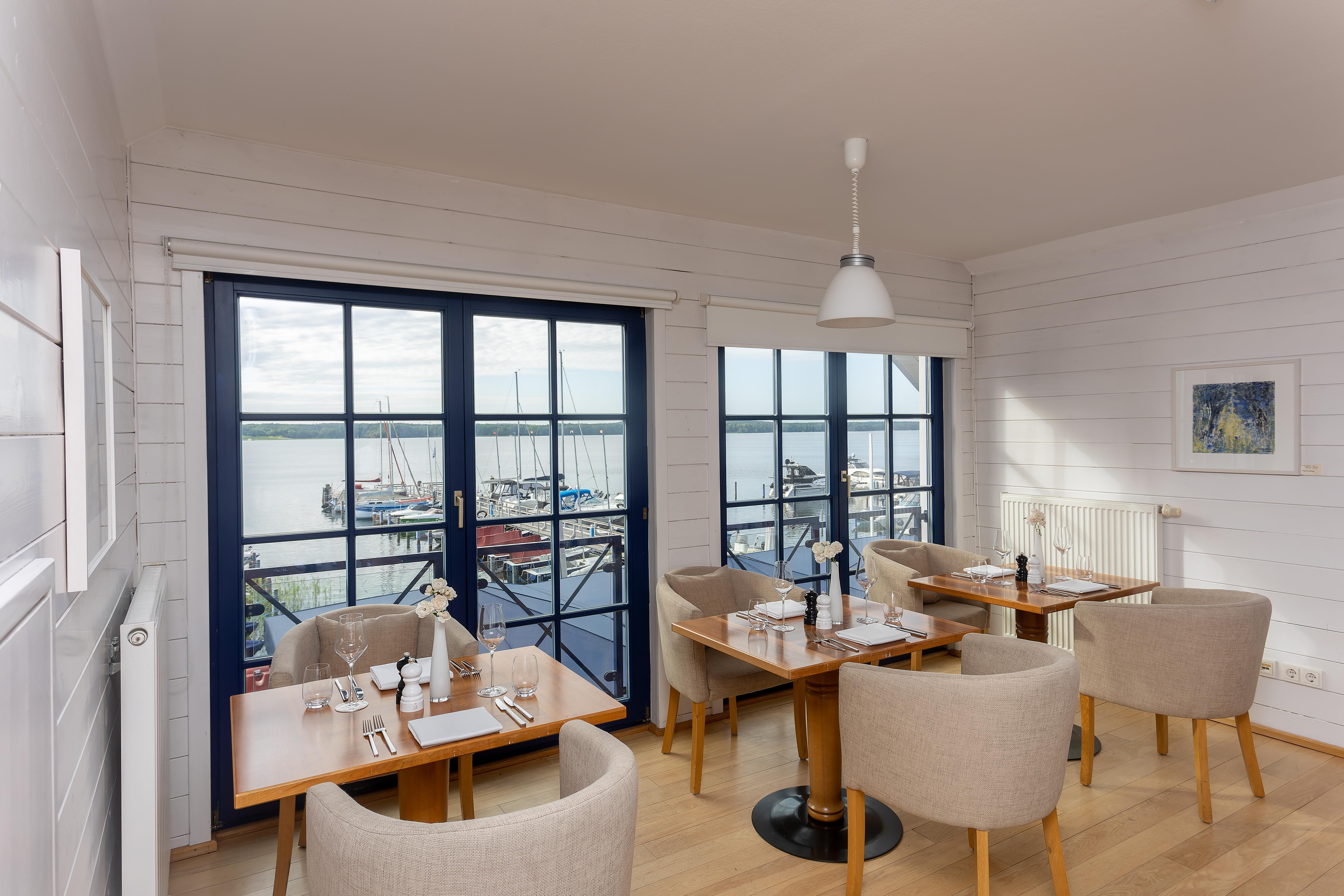 Precise Resort Bad Saarow Exteriör bild The restaurant at the hotel