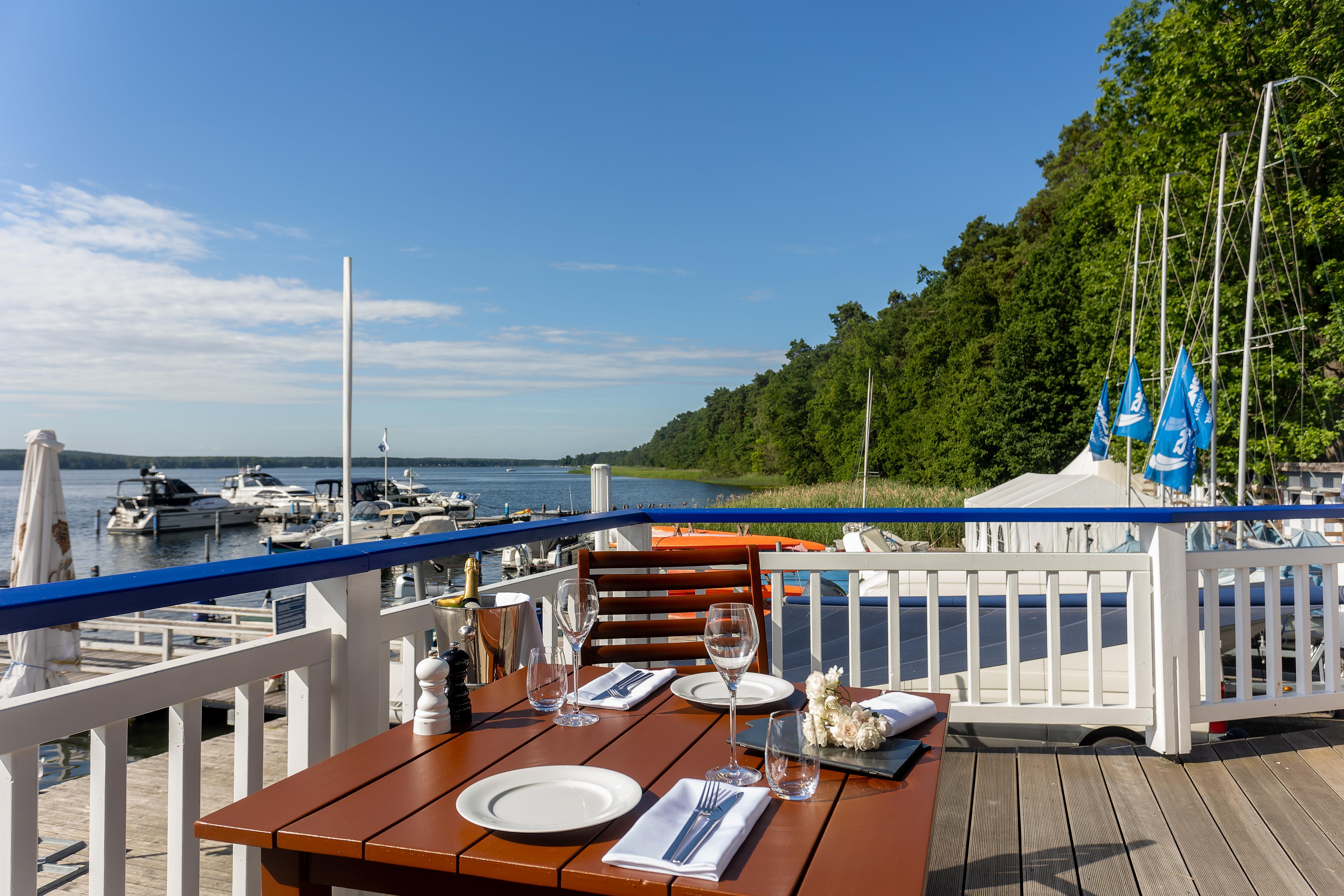 Precise Resort Bad Saarow Exteriör bild Restaurant on the pier