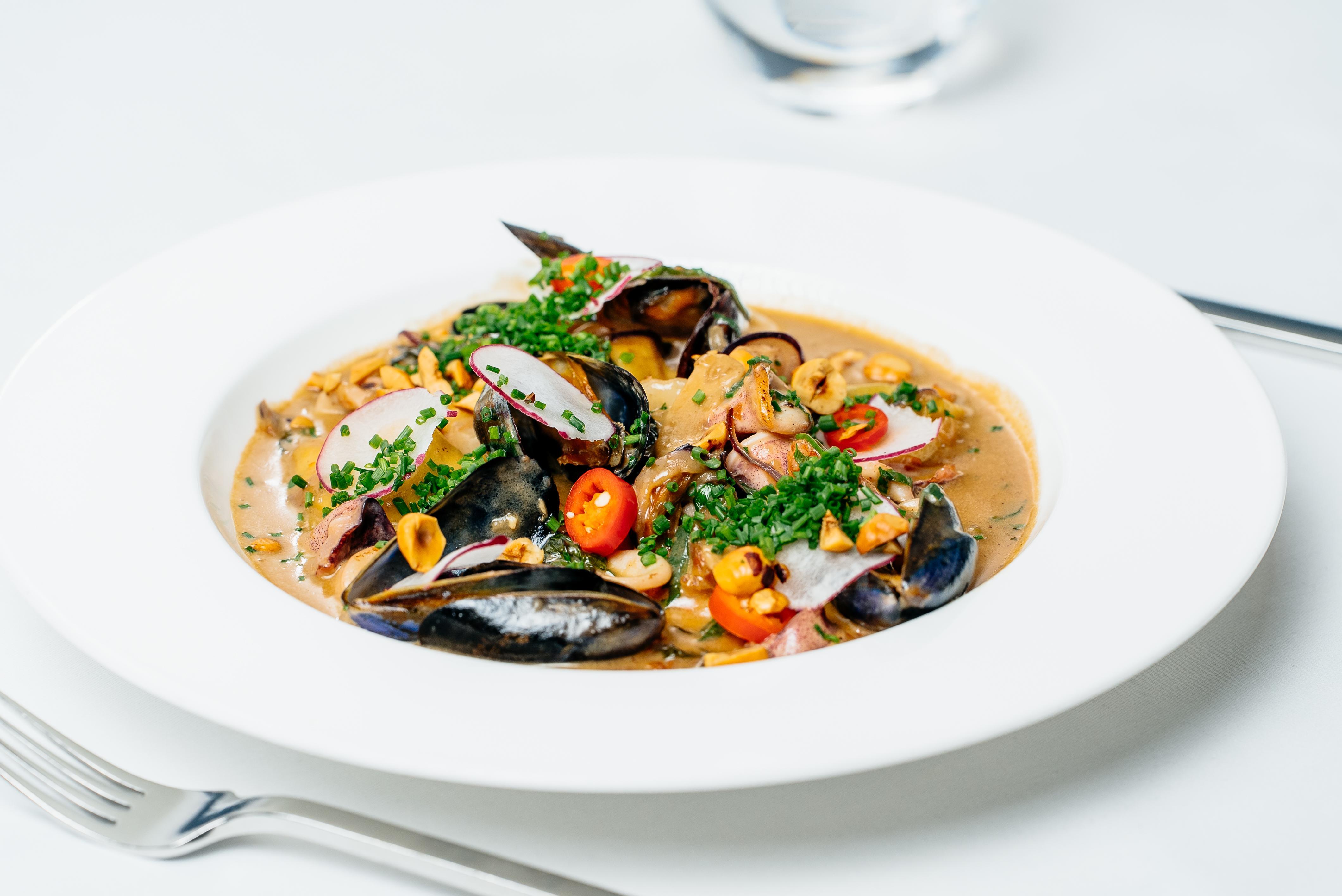 Precise Resort Bad Saarow Exteriör bild A seafood stew
