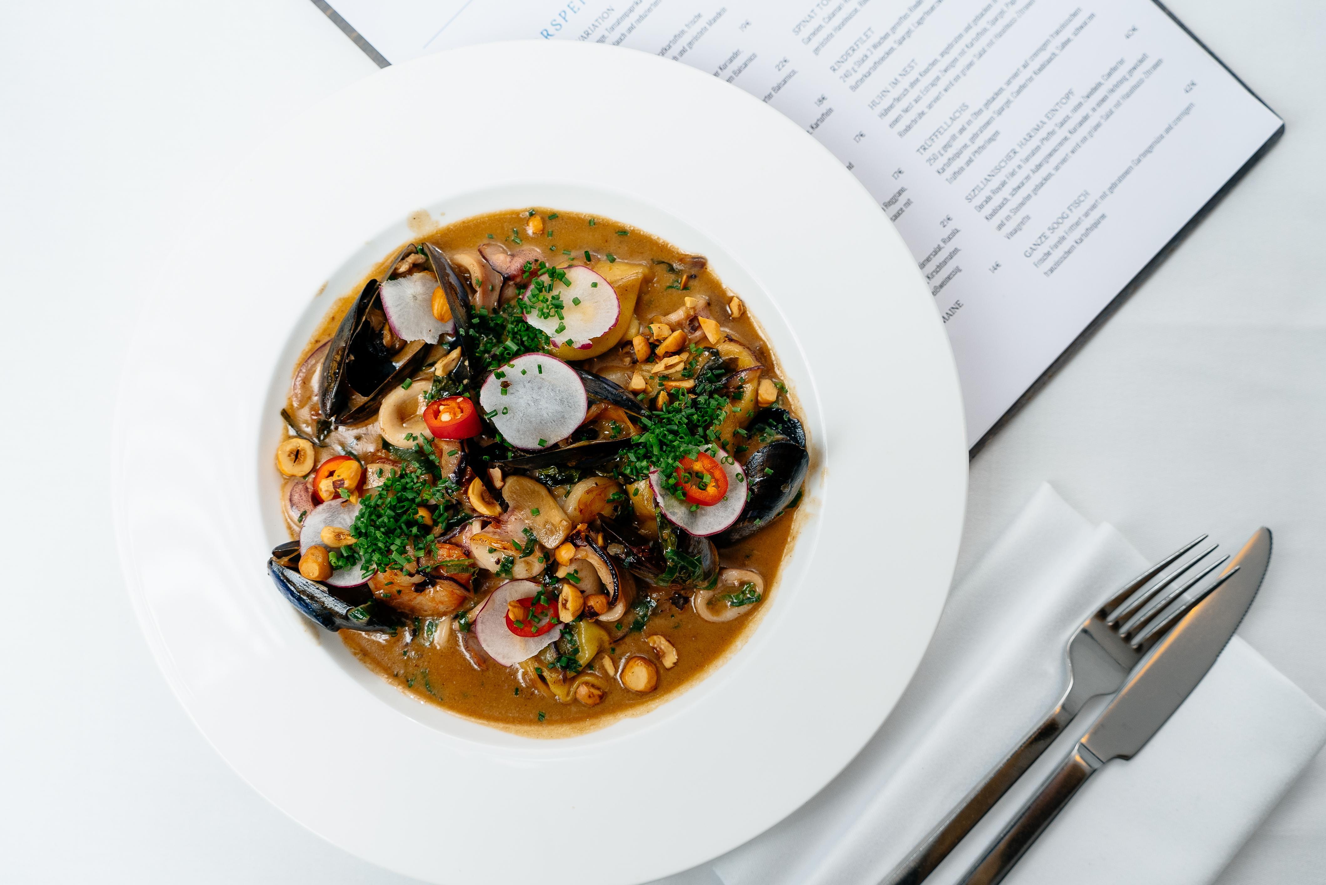 Precise Resort Bad Saarow Exteriör bild A plate of seafood chowder
